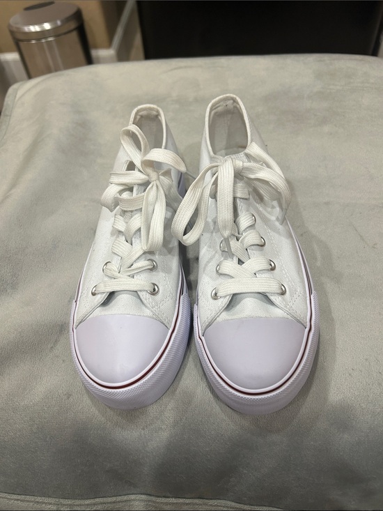 The Unbranded Brand Shoes - Classic Women's White Canvas Athletic Sneakers
